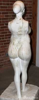 组图：欧美明星曝裸体雕塑 皮特茱莉卡戴珊中枪