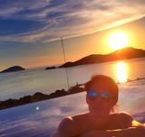 组图：吴建豪晒新婚蜜月照 妻子泳装秀曝光