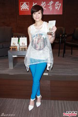 组图：张可颐劝邓萃雯勿太执着 望早发电视牌照