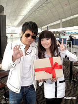 幻灯组图：Chita获新人奖对瓶狂吹 曹格送大礼祝贺