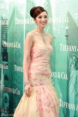 组图：群星助阵发布会 巩俐戴过亿珠宝显女王气质