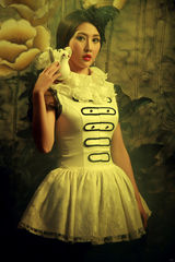 组图：刘思言复古写真变白衣天使