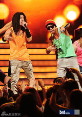 组图：HaHa等《尹道贤的Must》献热情舞台