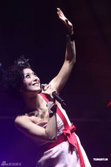 组图：郑秀文巡演广州站开幕 鬼马性格台下笑声不断