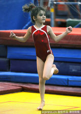 组图：小苏瑞猛练体操 奥运“种子”初长成