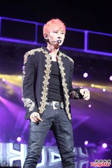 组图：SuperJunior上海开唱 劲歌热舞酷帅十足