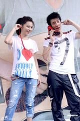 徐若瑄示“爱”王力宏 赠高跟鞋愿其寻真爱(图)