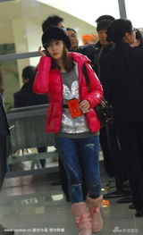 幻灯图集：李小璐素颜显憔悴 被传曾在片场晕倒