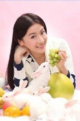 组图：贡米化身甜美“嫦娥”  中秋与小兔庆团圆