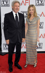 高清图：影评协会终生成就奖颁奖 波特曼美艳