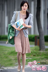 组图：杨幂豆蔻年华剧照曝光 《命运》演纯美学妹