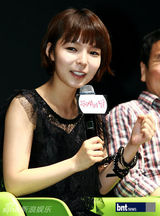 组图：朴寒星金基石等出席新片《两个月亮》发布会