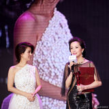 组图：汤灿优雅性感亮相 获公益优雅引领榜样大奖