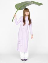 组图：佐佐木希玩变装秀 穿旗袍抱熊猫