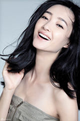 组图：王丽坤演绎清纯中的性感 玩转极致柔情