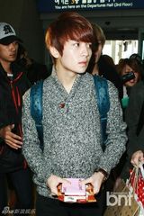 组图：TEENTOP现身机场 飞往台湾开个唱