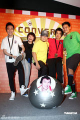 幻灯图：苏打绿为世界杯宣传 飞踢阿龚气氛热闹 