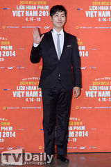 组图：韩童星吕珍九金赛纶齐亮相越南电影节