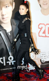 组图：韩国10人新组合男女共学出道 公开主打歌MV