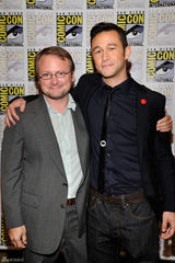 组图：囧瑟夫与艾米丽-布朗特出席漫展