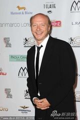 幻灯：拉塞尔-克劳拥娇妻做慈善 好莱坞明星皆现身