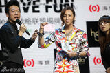 组图：张根硕白色情人节来京 性感裤装抢镜