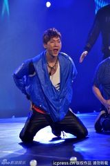 组图：张佑赫劲歌热舞活力四射 周笔畅突破自我