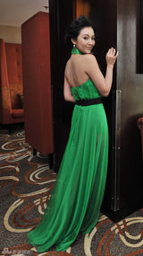 组图：徐帅亮相北京电影节 绿色透视裙惊艳全场