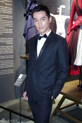 组图：舒淇赵薇亮相时尚艺术展  Angelababy(杨颖)表情僵硬