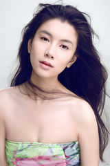 组图：王笛肌肤冰洁气质脱俗