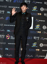 组图：宋允儿李敏贞参加珠宝奖 郑允浩2PM型男本色