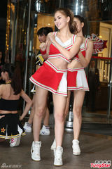 组图：昆凌自曝已给周杰伦妈妈发祝福短信