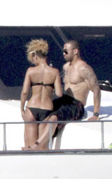 幻灯图集：蕾哈娜和新男友南加州惬意度假