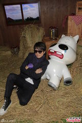 组图：廖碧儿秀事业线  黄子华拍剧主动出击