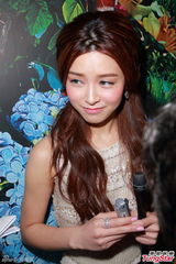 组图：陈法拉黑色蕾丝装现身 文咏珊等待缘分