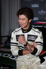 组图：陈柏霖代言变身赛车手 不弃表演望跨足幕后