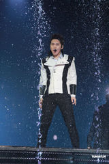 组图：Super Junior澳门开唱 空中大展高难度动作