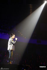 高清图：萧敬腾台北演唱会 再度挑战快歌舞曲