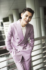 组图：孙坚花样西装写真 装彰显型男气度