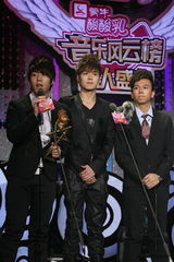 幻灯：新人盛典曾轶可大热 张震岳大张伟扮新人抢奖