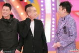 组图：郑伊健陈小春《无敌奖门人》录影玩游戏