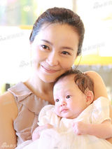 独家：罗嘉良苏岩女儿百日宴 三口相拥落泪(图)