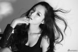 组图：辛芷蕾黑白写真透析另类性感