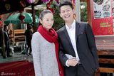 组图：《独生子女》李健浪漫牵手童瑶