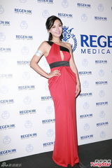 组图：JessicaC排球胸呼之欲出 陈炜中门大开