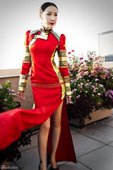 组图：阿筎那着蒙古华服纽约时装周演绎奢华风