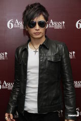 组图：倪妮出席传媒招待会 日本女星香里奈欲变打女