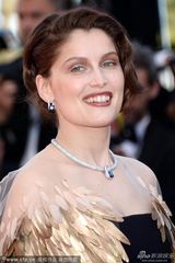 组图：法国超模蕾蒂西娅-卡斯塔金翅贵气