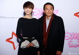 组图：众星齐聚千易周年庆 刘烨吻爱妻宁静爆乳