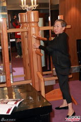 组图：李小龙14件珍品拍卖 亲自设计吊坠首曝光